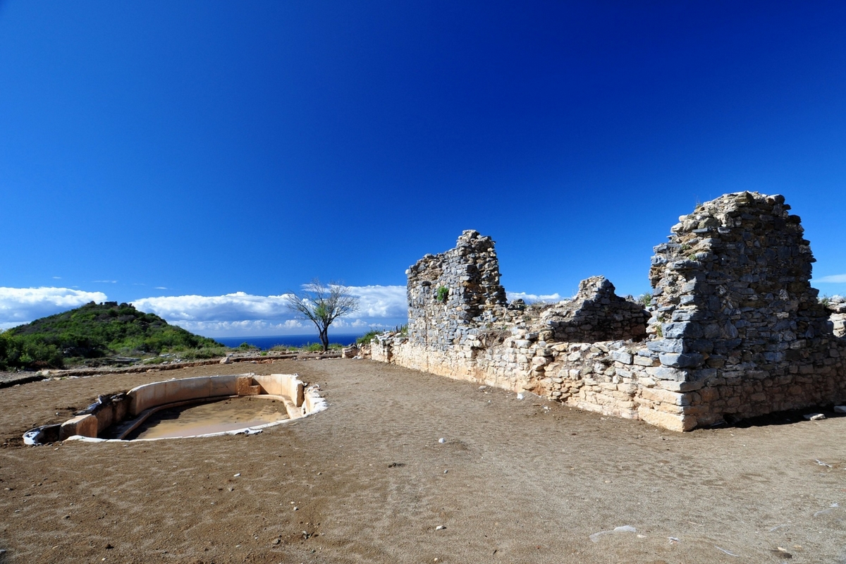 Les ruines du château d'Antiochette (Antiochia ad Cragum) surplombant la Méditerranée