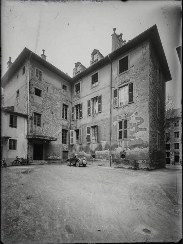 La commanderie de Chambéry en carte postale